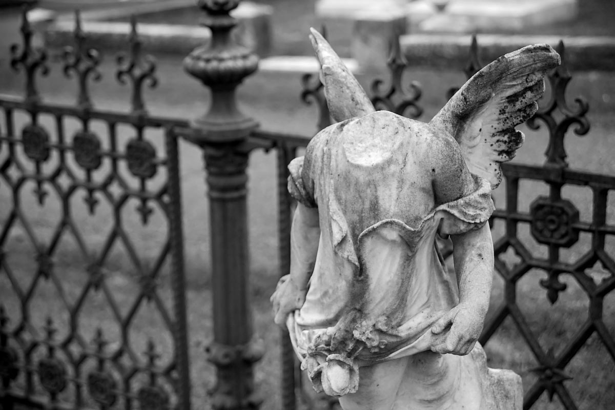 headless-angel-statue-natchez-city-cemetery-0036