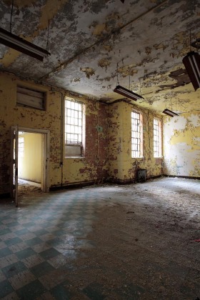 abandoned-insane-asylum-interior-weston-state-hospital-0078