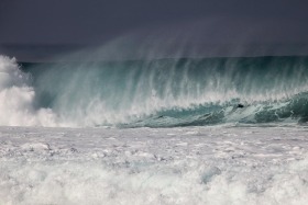 breaking-wave-bonzai-pipeline-north-shore-oahu-hawaii-0647