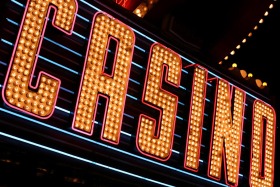 casino-sign-night-las-vegas-0150