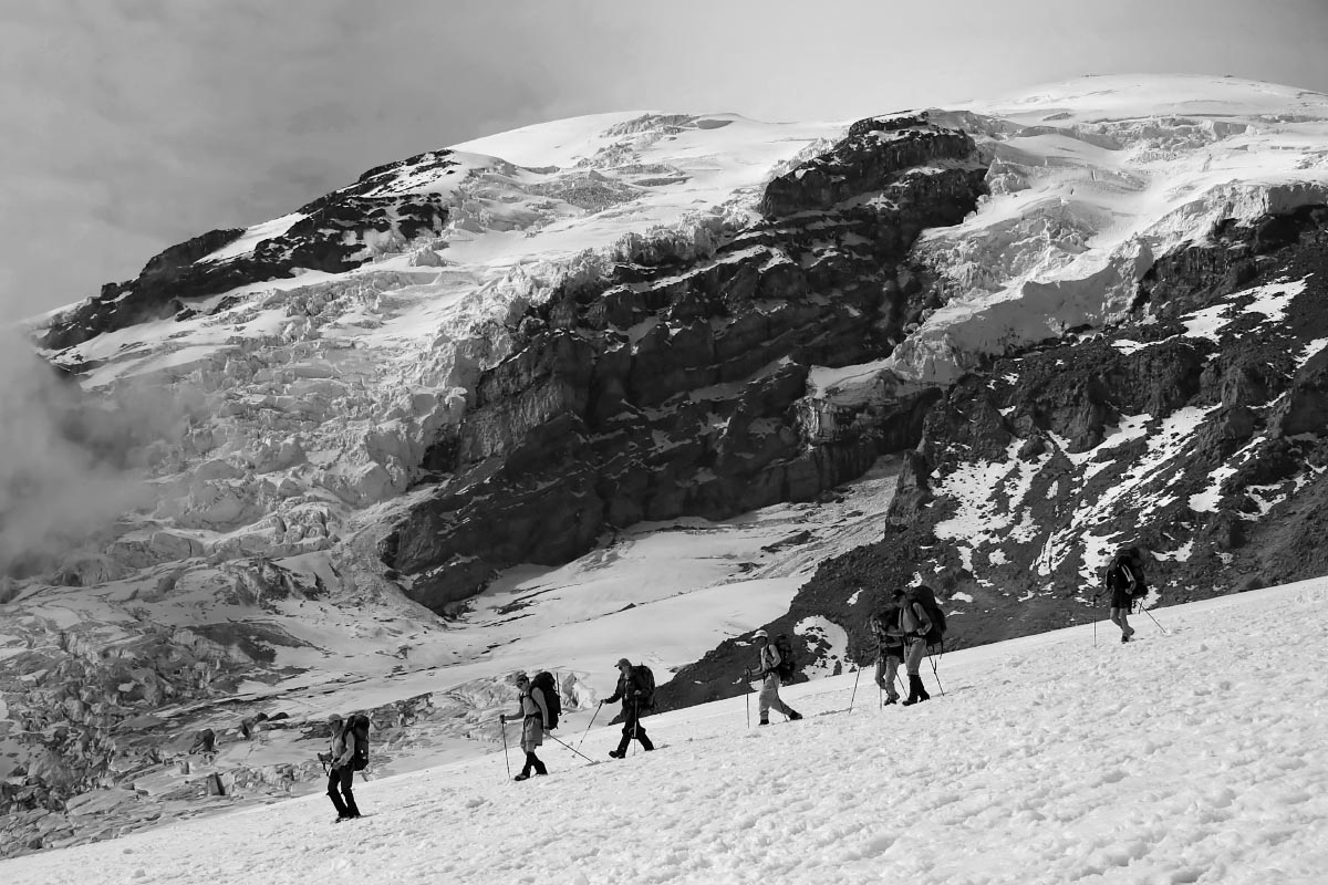 climbers-descending-muir-snowfield-black-white-mount-rainier-0461