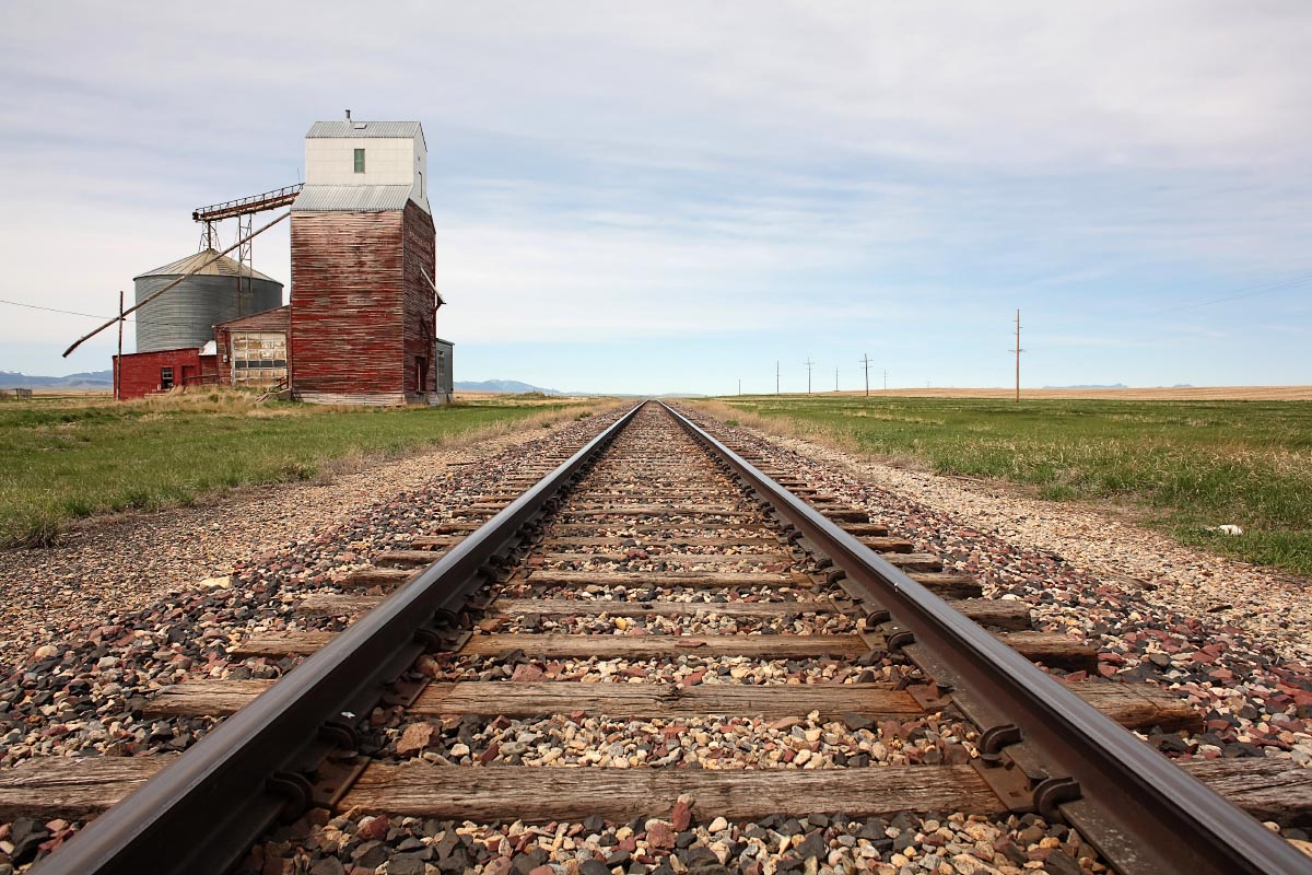 grain-elevator-railroad-tracks-benchland-montana-0008
