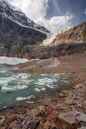 ice-chunks-glacial-lake-mount-edith-cavell-jasper-alberta-canada-0473