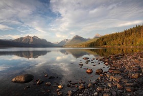 rocky-shoreline-sunset-lake-mcdonald-glacier-0497
