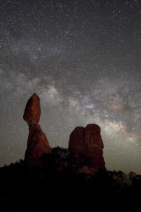 milky-way-balanced-rock-light-painting-arches-0339